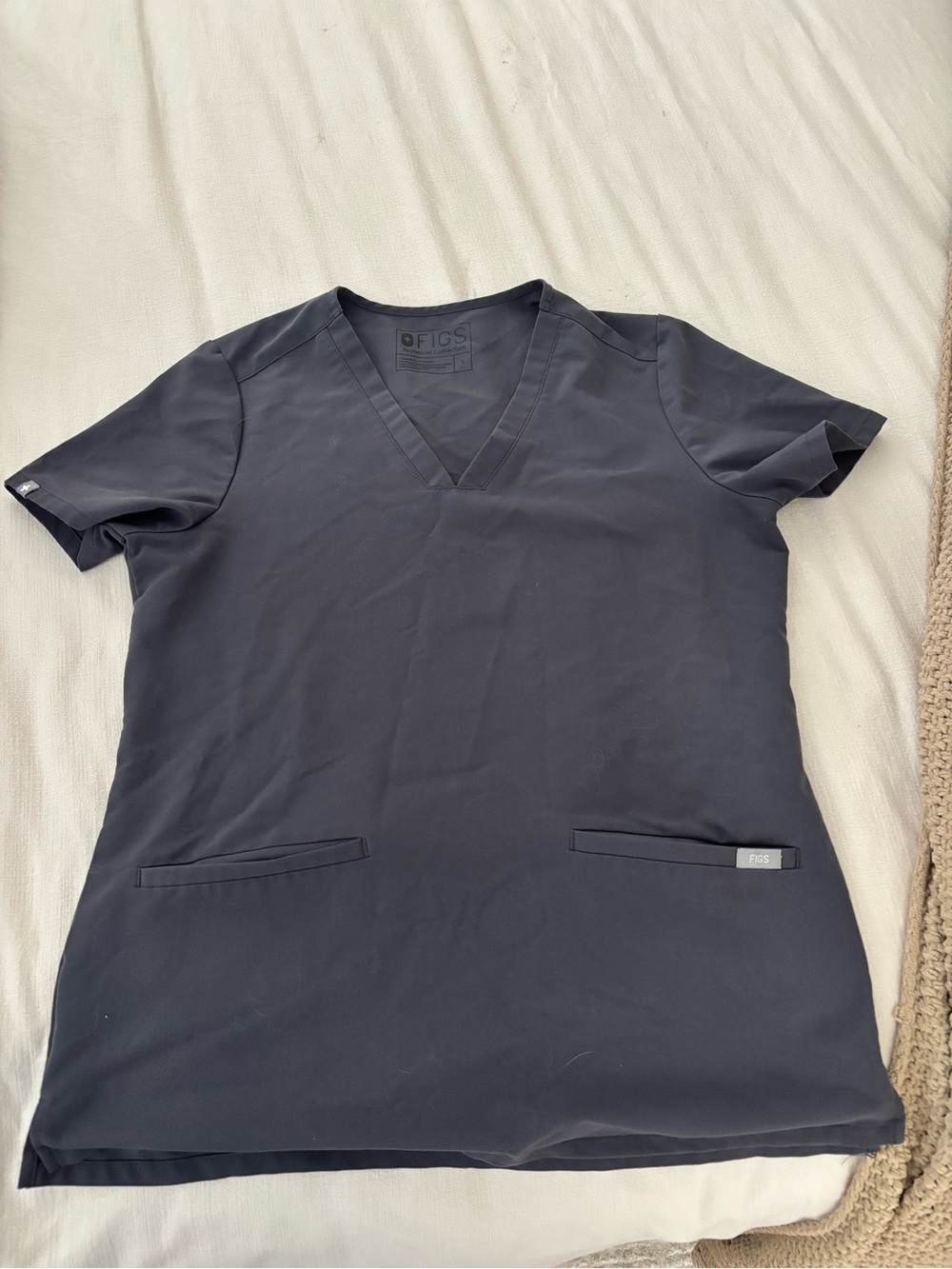 FIGS Casma V-Neck Scrub Top